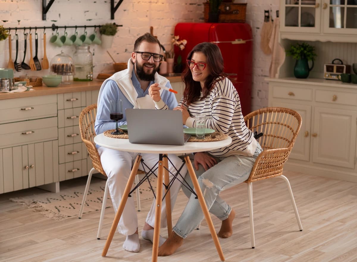From Home Offices to Hubs: The Evolution of Online Co-Working for Entrepreneurs